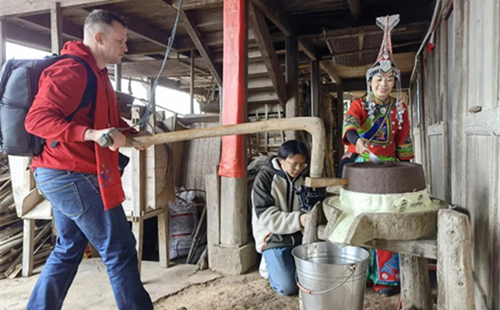 Expat learns about Spring Festival customs in Wenzhou