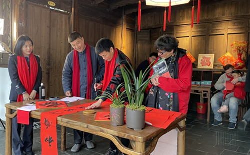 Italian sinologist experiences Spring Festival customs in Rui'an