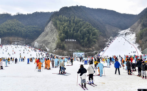 Ski resorts in Zhejiang grow in popularity