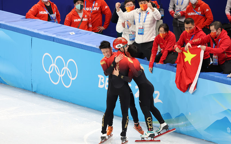 Short track skater claims China's 2nd gold at Games