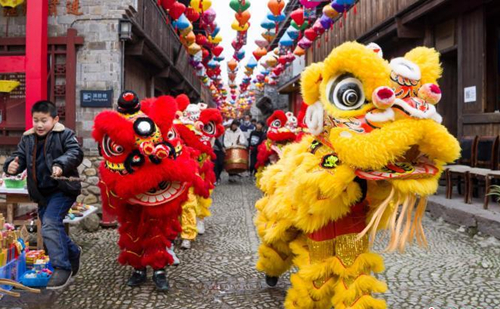 Youth revitalize lion dance tradition in E China
