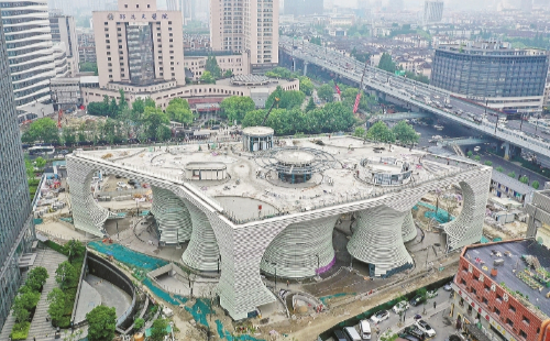 Futuristic parking lot takes shape in Hangzhou