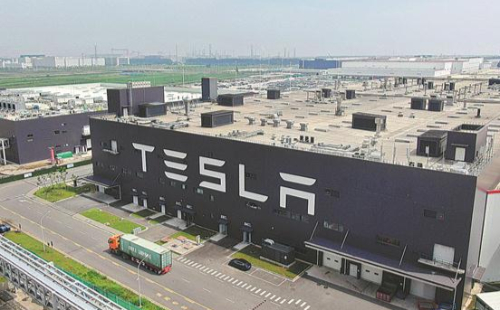Musk: China 'leading world' in renewable energy