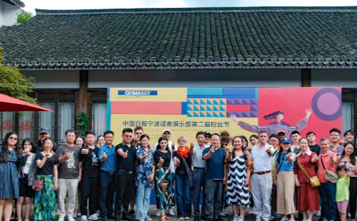 Readers' club connects expats with Ningbo
