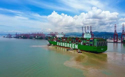 Newest super ship docks at Ningbo Zhoushan Port