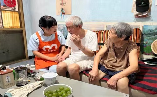 Mobile bathing means better care for China's elderly