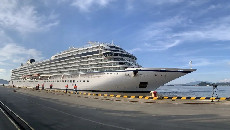 Chinese five-star luxury cruise ship docks at Zhoushan Port