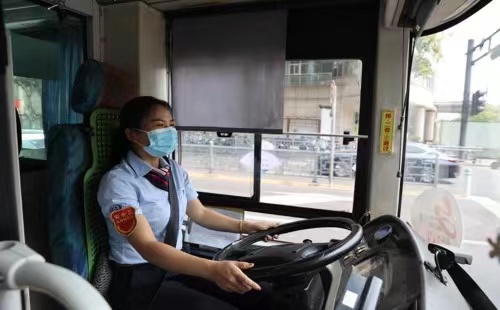 Zhou Guohua: Bus driver