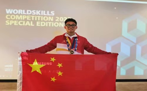 Young Chinese craftsman wins WorldSkills competition