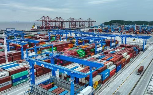 Chinese ports' container throughput maintains expansion