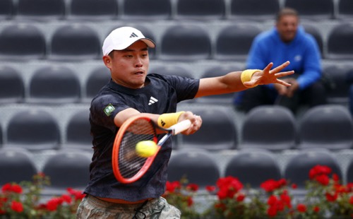 Wu finally cracks clay to continue inexorable rise