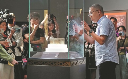 Relics of early Chinese civilization put on display in Shanghai