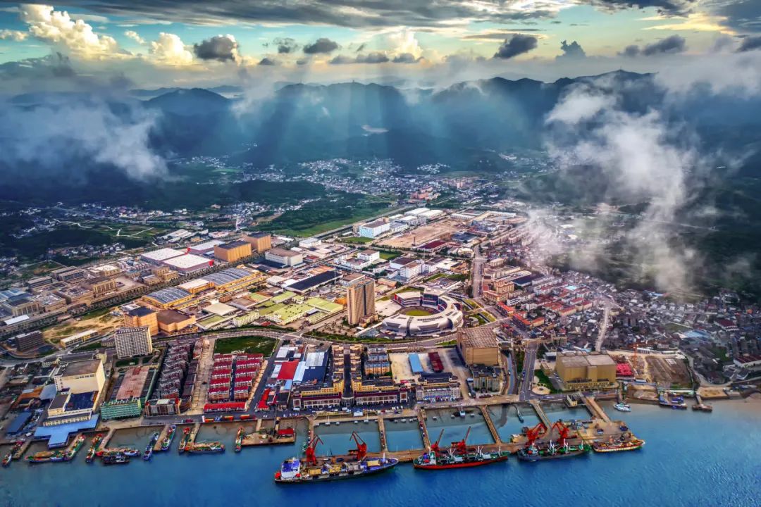 Zhoushan's offshore fishing base contributes to nation's marine economy