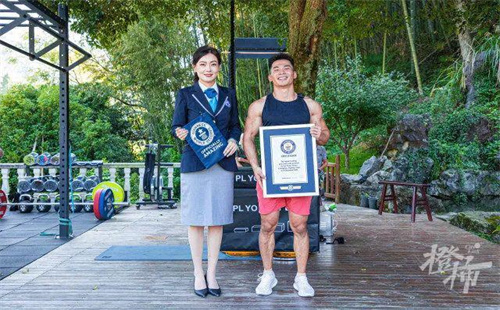 Chinese man sets new Guinness World Record for kneeling jump