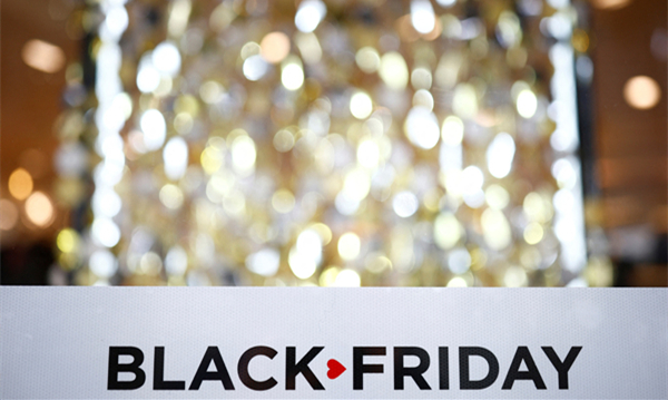 E-tailers cash in on Black Friday deals