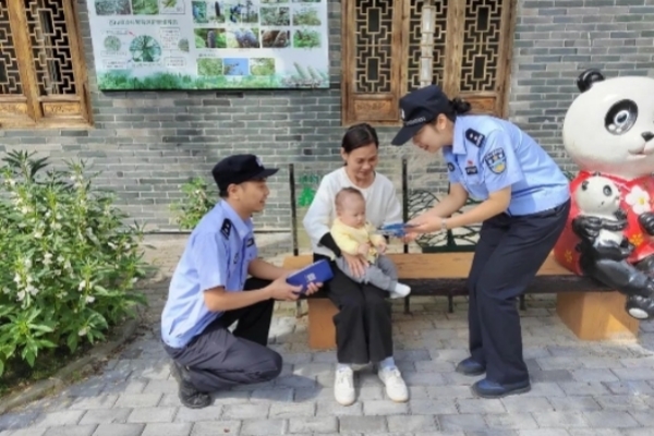 Qingyuan's female police director dedicated to serving community