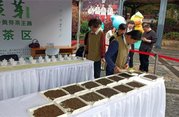 Contest selects finest tea in Deqing     