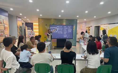 Foreign languages, AI open new markets for Yiwu businesswomen