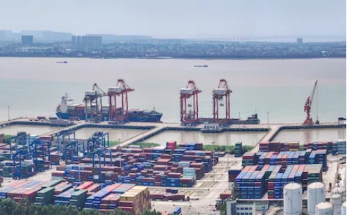Wenzhou Port's container throughput exceeds 700,000 TEUs