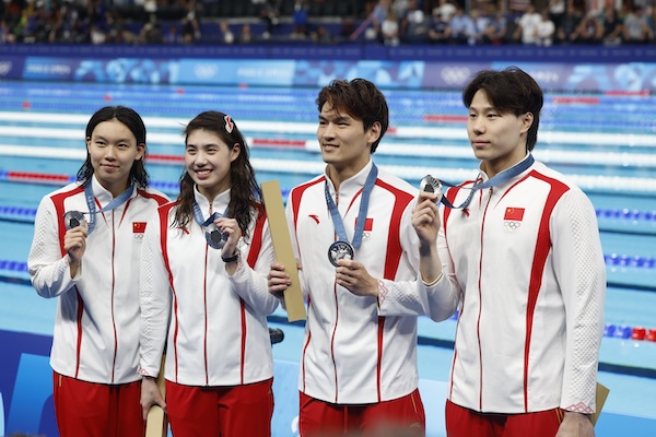 China sets Asian record in mixed medley relay