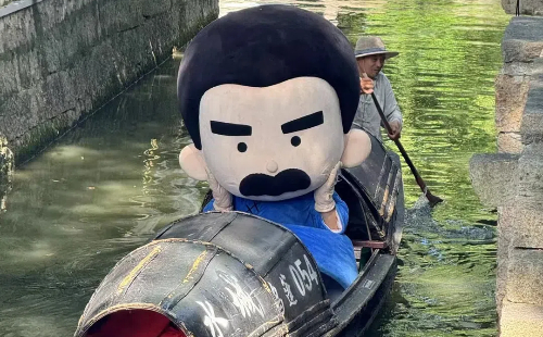 Mascot of Lu Xun popular in Shaoxing