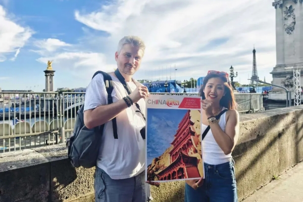 Chinese World Heritage posters grace Paris streets