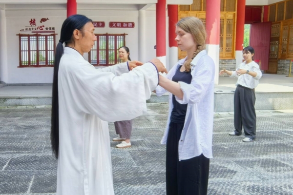 Tiantai promotes Yi Jin Jing culture globally