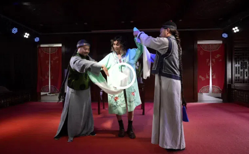 US visitor explores depths of Wuju Opera