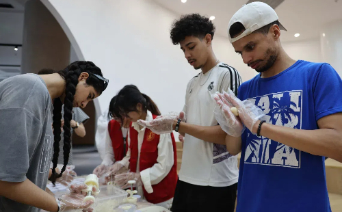 International students embrace Chinese Mid-Autumn traditions