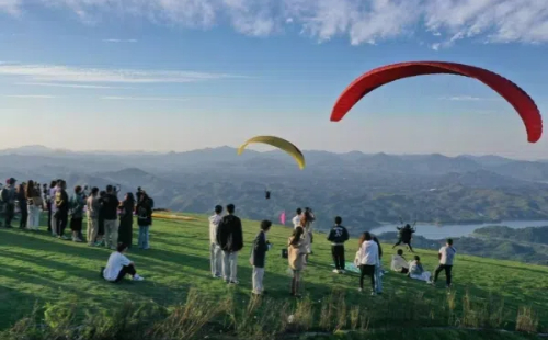 Huzhou tourism thrives during National Day holiday