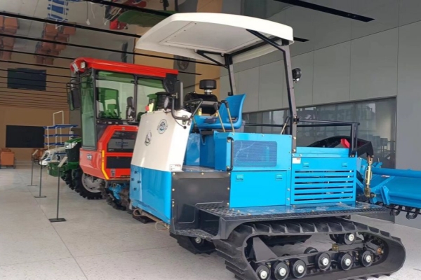 Huzhou welcomes first agricultural machinery 4S store