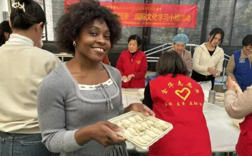 Intl students make salty tangyuan in Jinhua