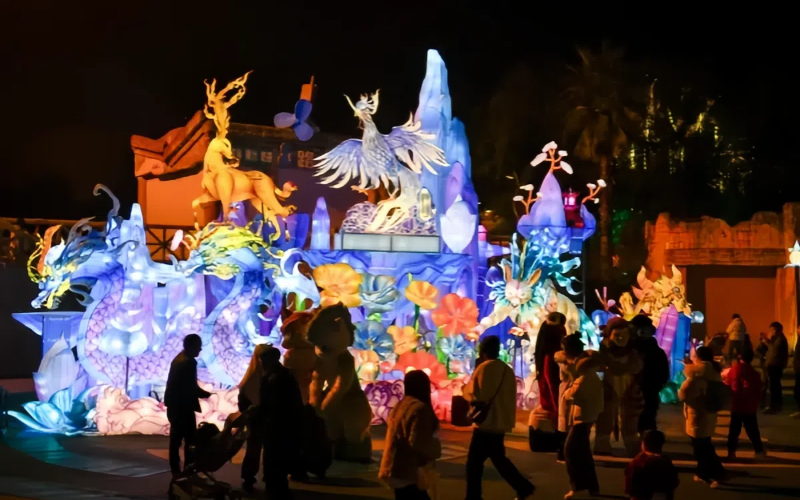 Jinhua's Hengdian World Studios light up New Year with lantern show