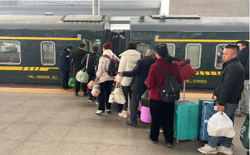 YRD's Spring Festival travel rush gets rolling