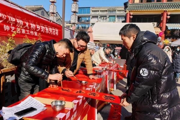 Taizhou's Shabu Old Street filled with New Year atmosphere