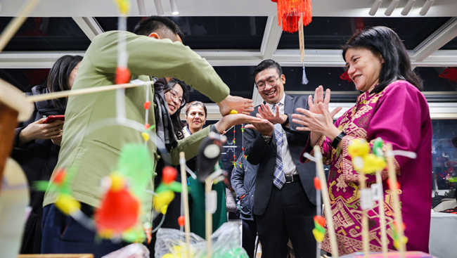 ASEAN delegates discover Ningbo's heritage and manufacturing innovation