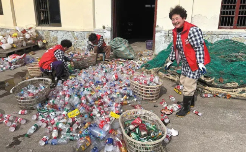 Fishing community pulls plastic from its waters