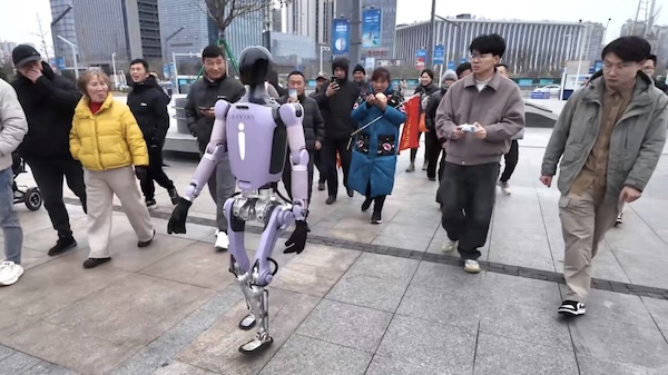 Humanoid robot takes a stride in Ningbo