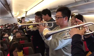 Brass players amaze passengers with improvisational performance on intl flight