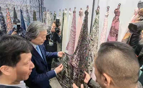 More than 120 exhibitors participate in Haining fabric show