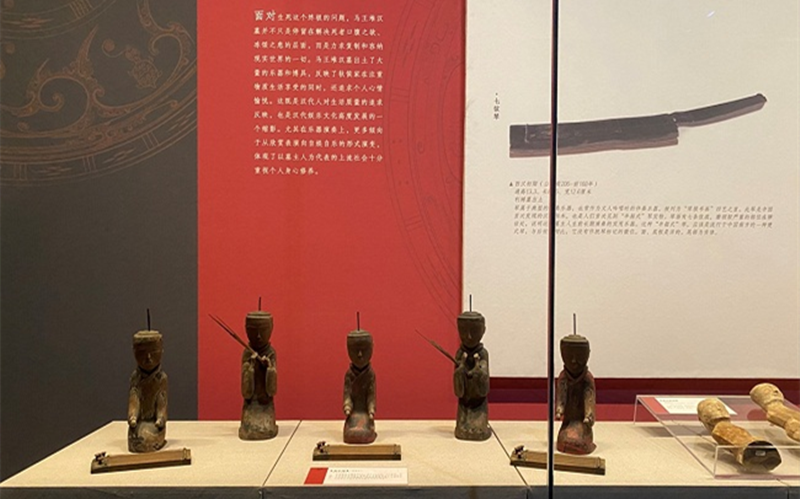 Admire exquisite antique handicrafts in Jiaxing