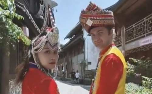 Video: Turkish man experiences She culture