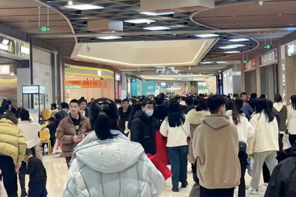 Holiday consumer spending booms in Lishui city