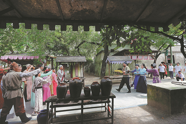 actors in Hengdian.jpg