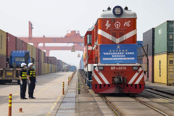 Jinhua speeds up customs clearance for China-Europe freight trains