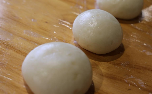 What makes Wuyi steamed bun special