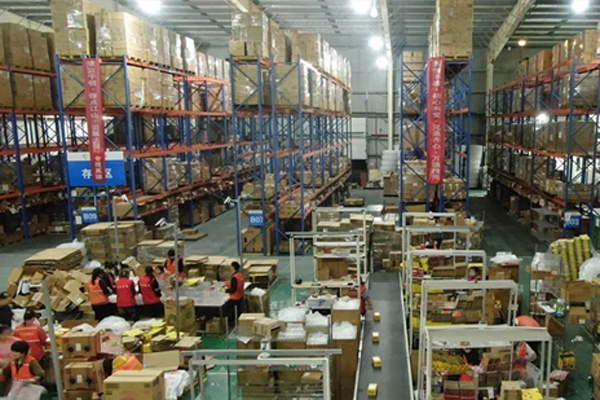 Yiwu bonded logistics center advances foreign trade