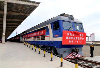 Freight train to boost Xinjiang's trade with eastern markets