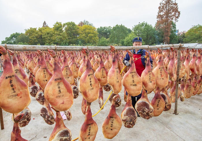 Jinhua ham in production