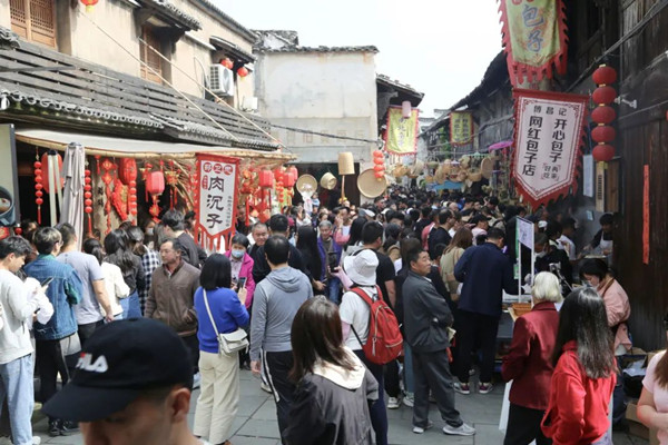 Jinhua sees travel boom during May Day holiday